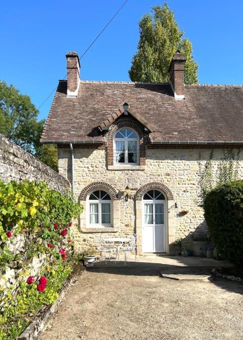 Charmante Maisonette A Arconnay Exterior foto