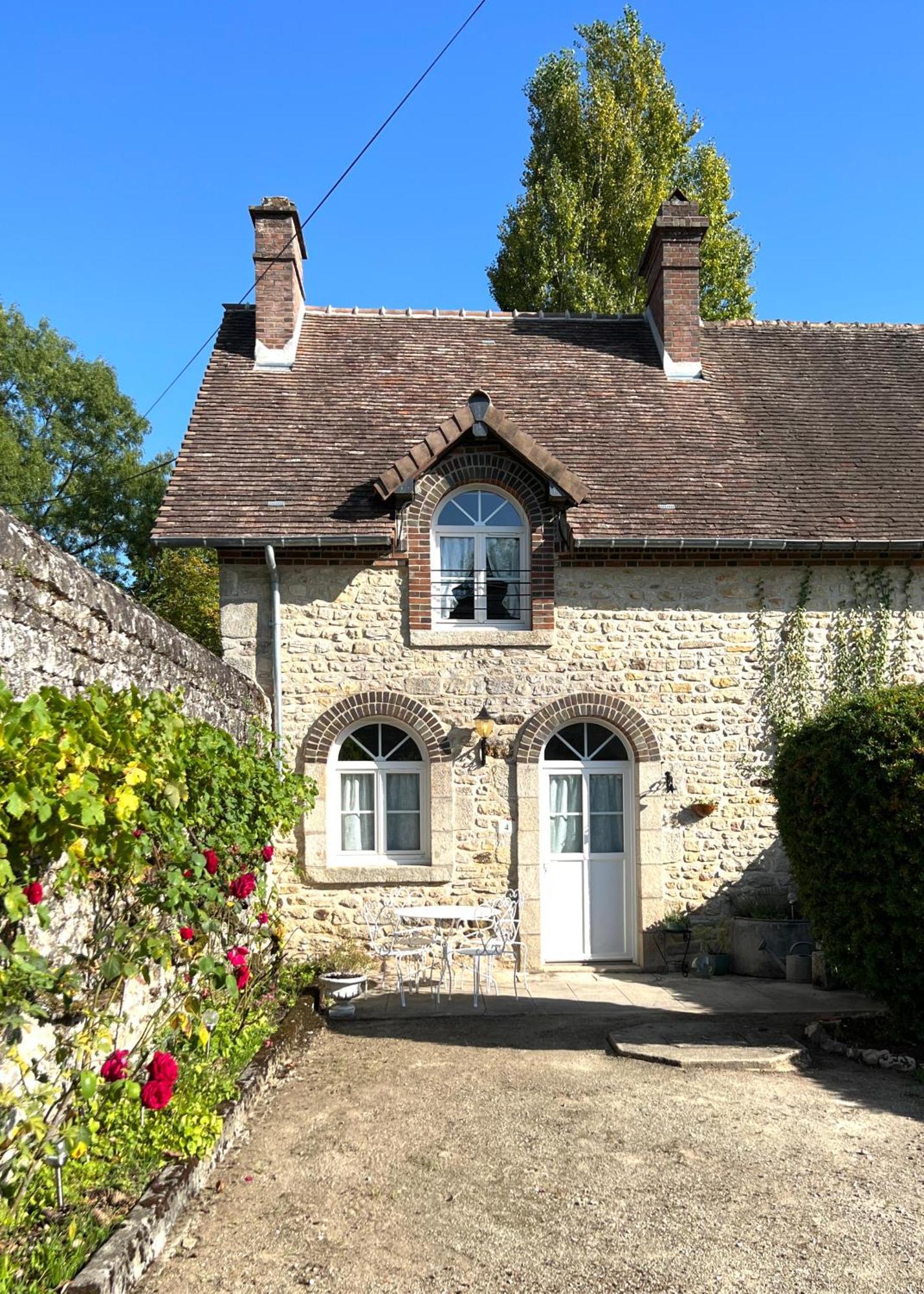 Charmante Maisonette A Arconnay Exterior foto